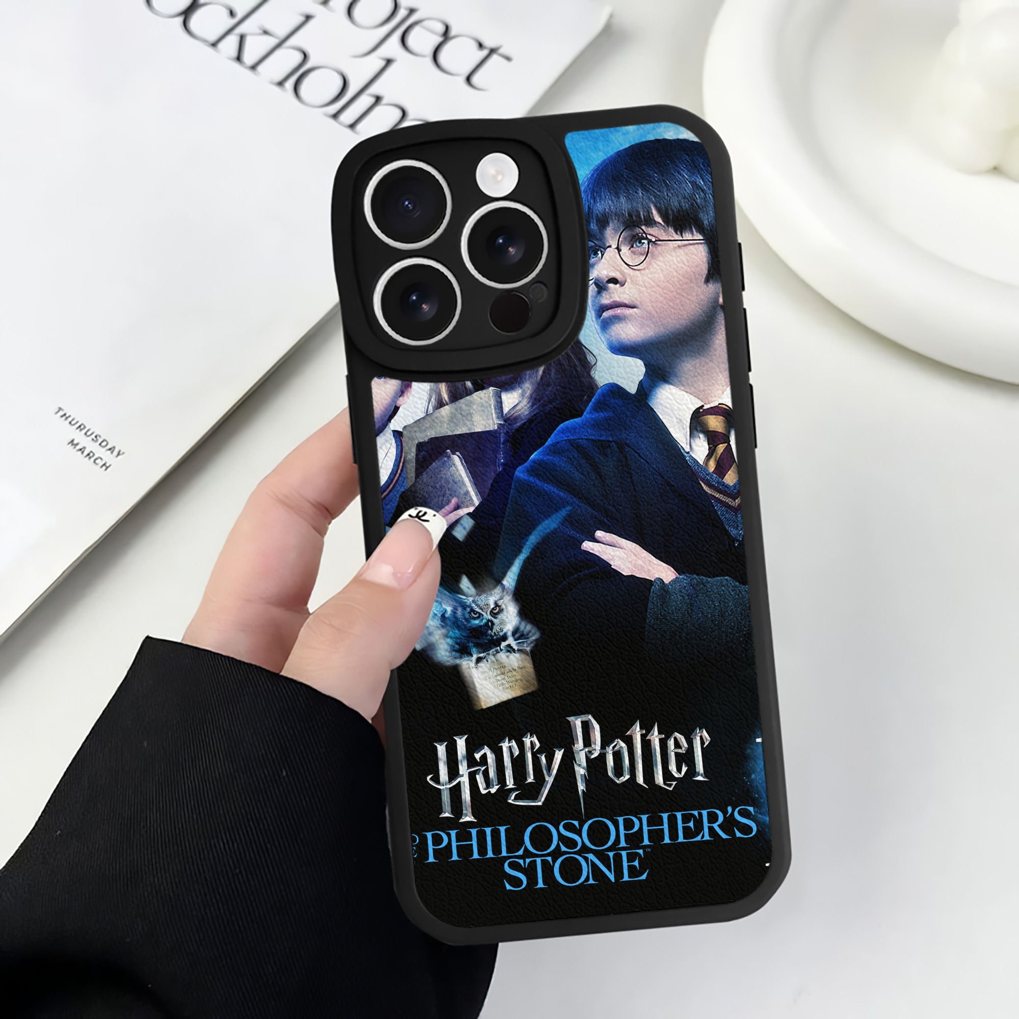 （画像用） Harry Potter ハリー・ポッターシリーズ 【iPhone 16シリーズ対応】シリコンスマホケース（レザー調） 材質：シリコン